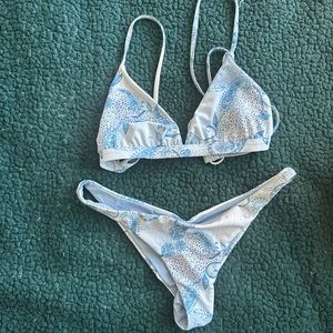 Blue and white abstract print bikini set